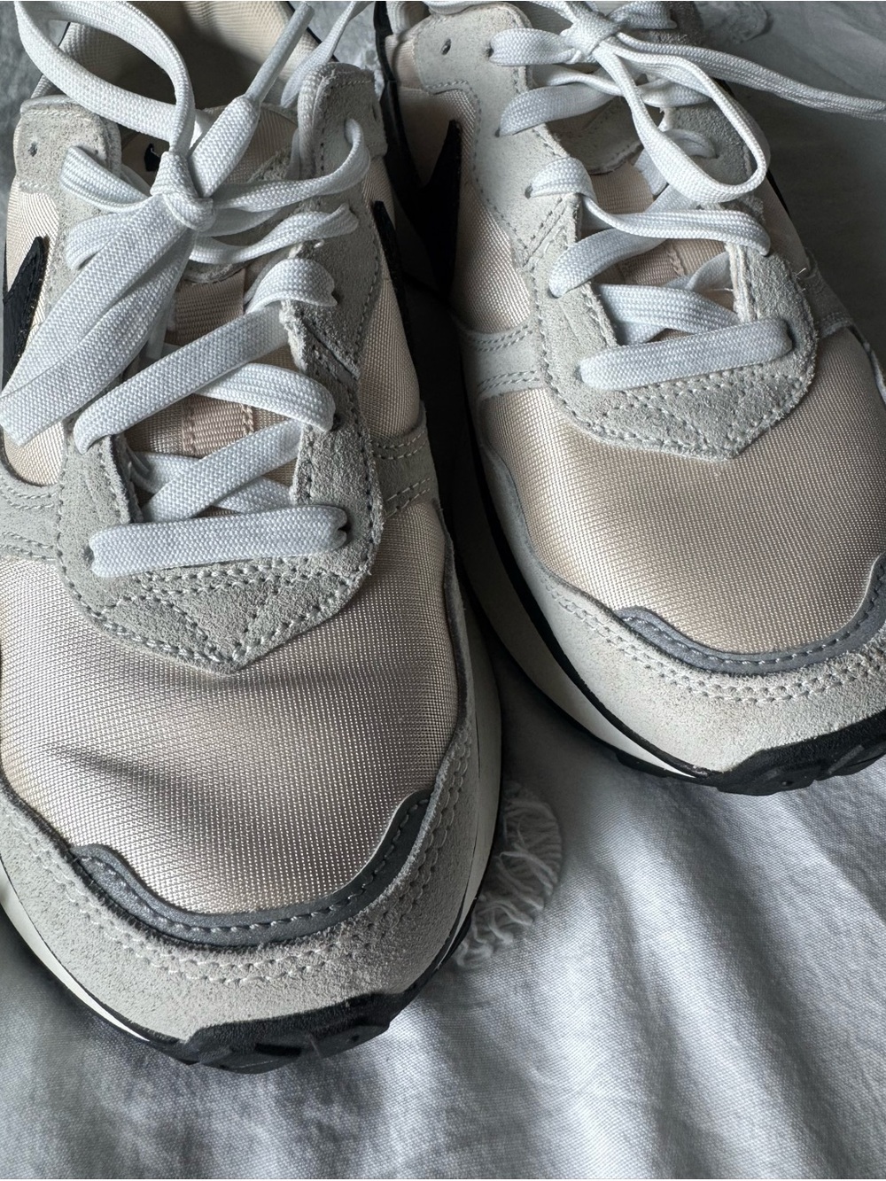 Nike Women's Phoenix Waffle 7.5 Cream and Black Retro-Inspired Sneakers - Picture 4 of 6